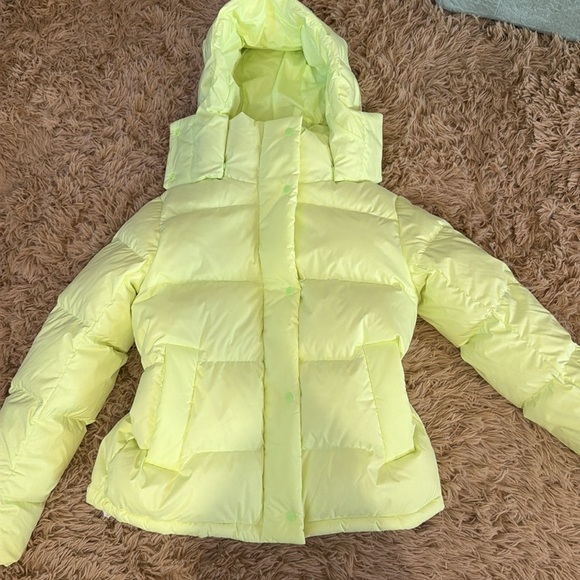 Lululemon Wonder Puff Jacket - Picture 2 of 5